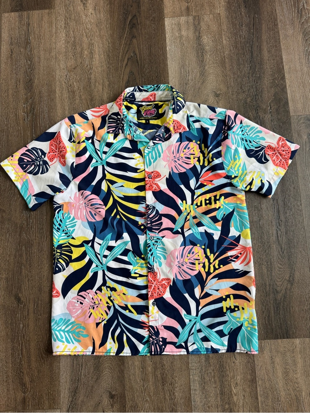 Good Vibes Vibrant Multicolor Tropical Button-Down Shirt Size Large